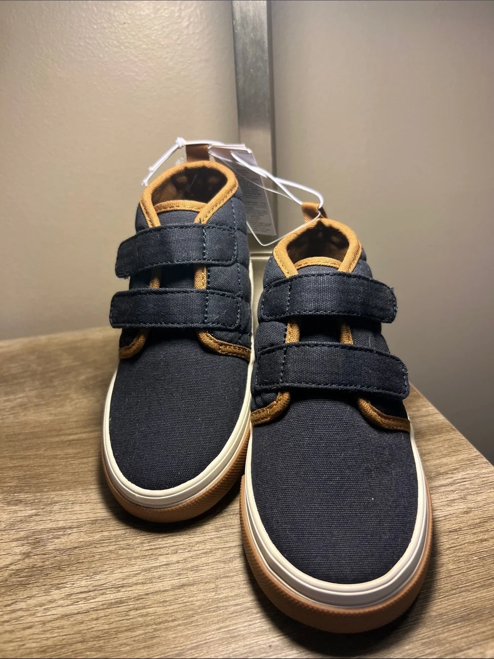 Old Navy Navy and Tan Quilted High-Top Sneakers with Double Straps stock (11)